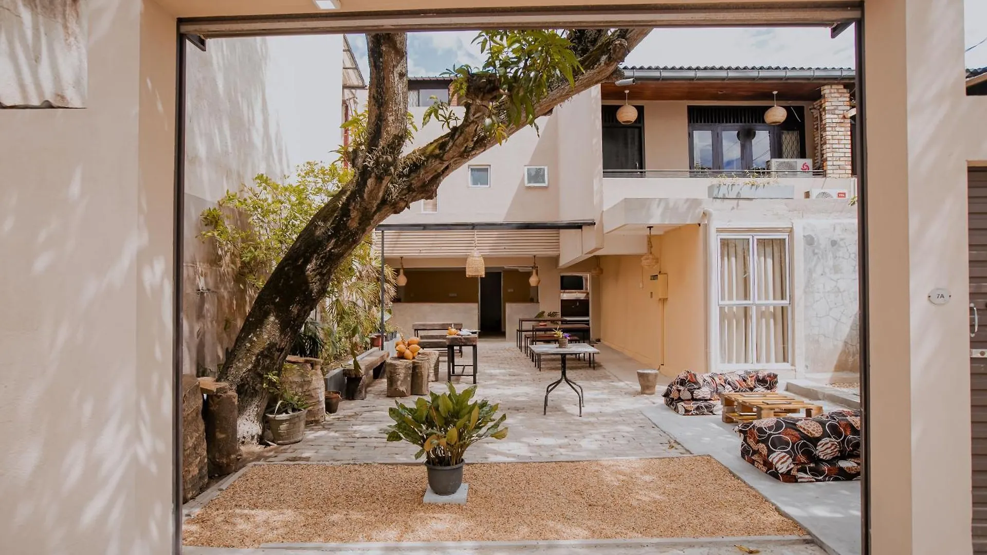 Drop Inn Hostels Colombo Sri Lanka